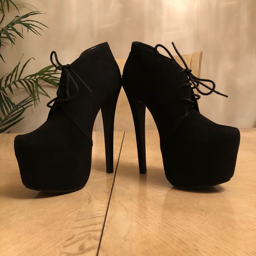 Glaze Black High Healed Booties/Pumps